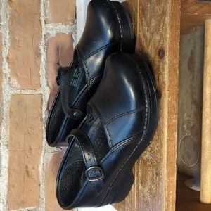Dansko Mary Janes Womens 8 Leather Non Slip Nurse Nursing Clogs Leather Buckle